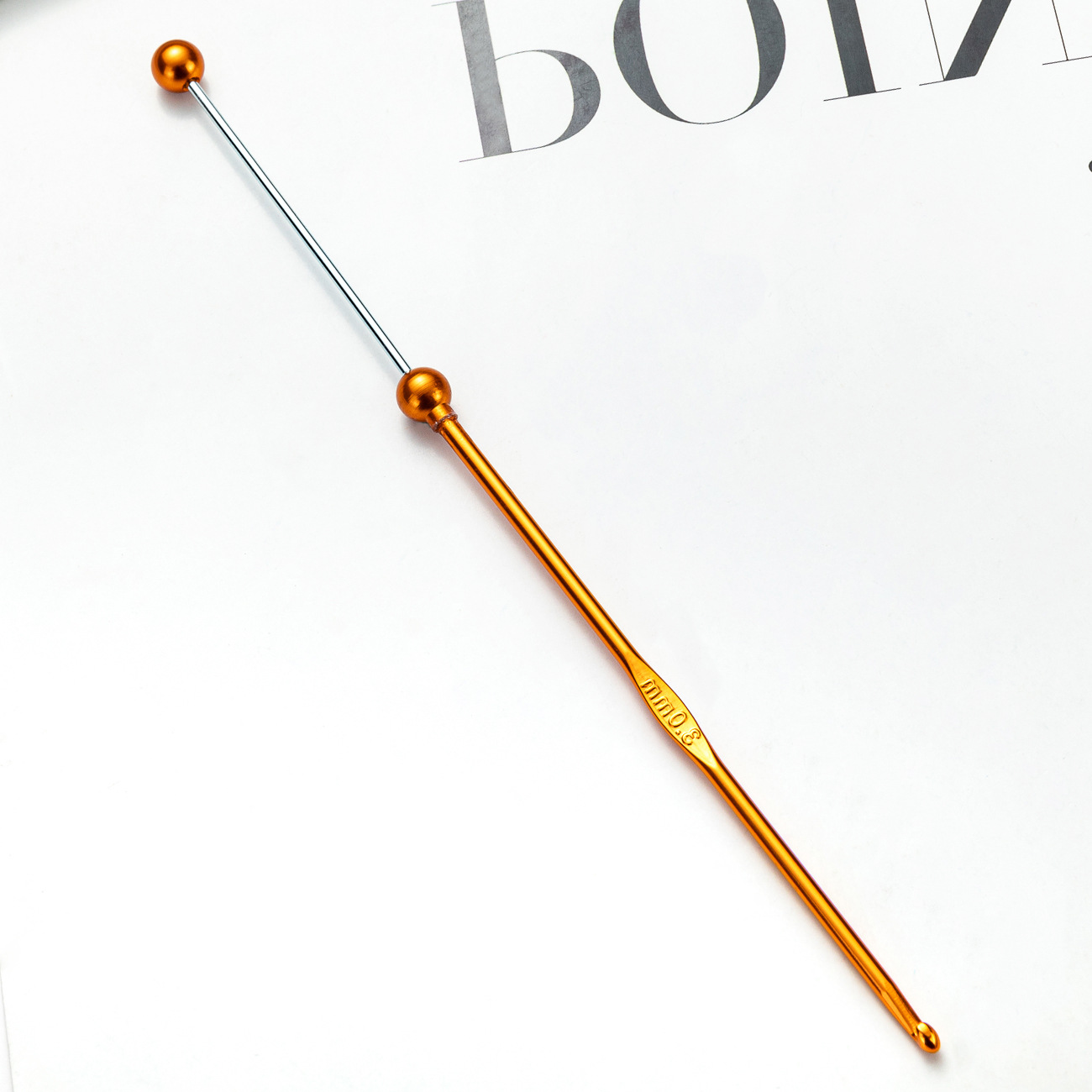 Inventario de un solo cabezal de tejido de ganchillo de metal de color de alquiler suéter aguja de lana DIY herramienta de tejido a mano ganchillo