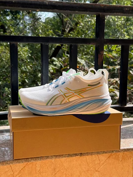 fashionable shock-absorbing breathable running sneakers with hidden…