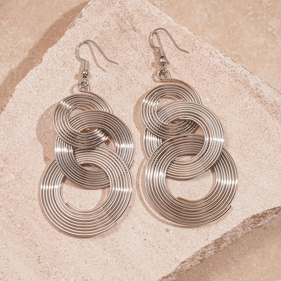 Europa y los Estados Unidos transfronterizos huecos geométricos redondos enrollados ganchos de orejas con bordas metálicas exageradas nichos de alta sensación aretes únicos