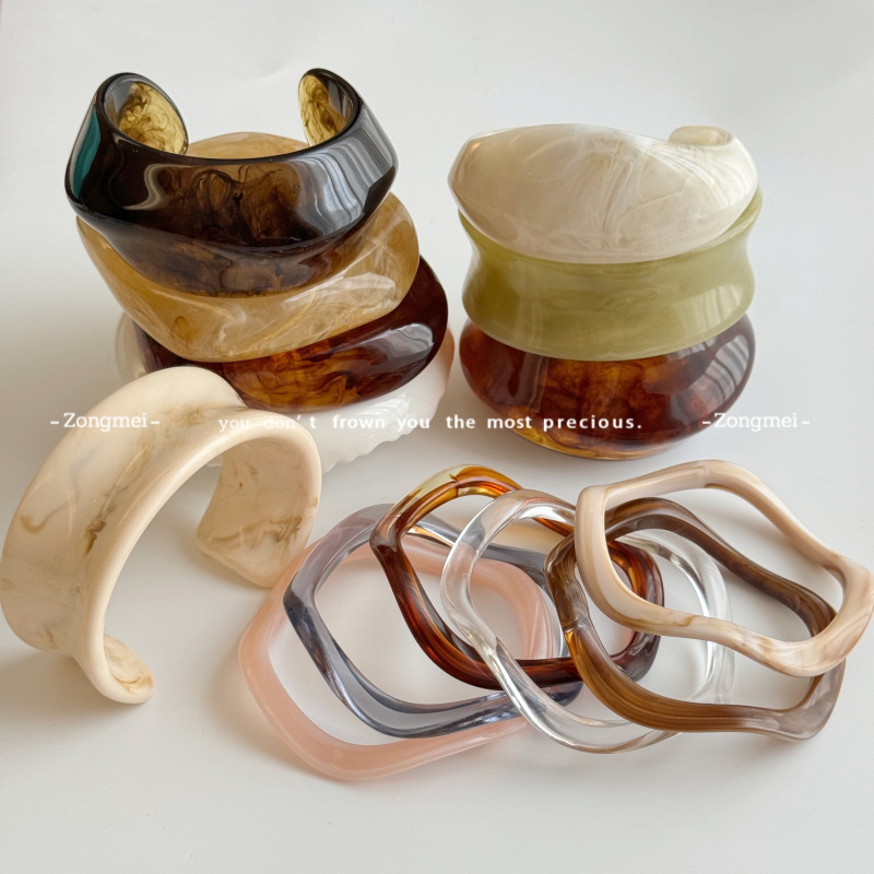 Irregular Wide-Edge Acrylic Acetate Ring Bracelet for Women, Summer Ins Niche Design Bracelet, Retro Style Hand Accessory