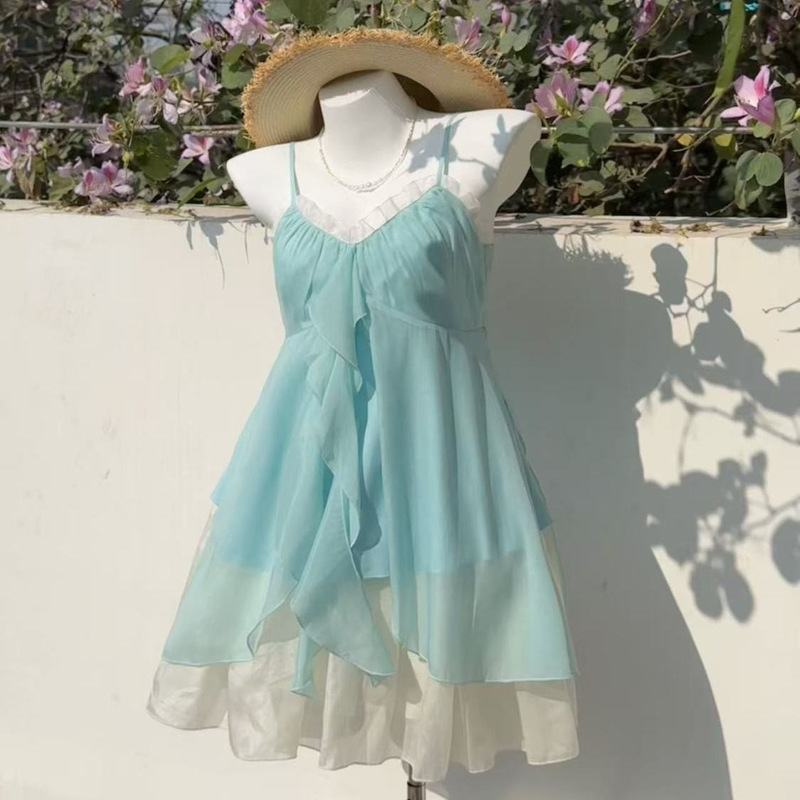 茶系は夏の甘い気質のストラップの上着を着ています。|undefined