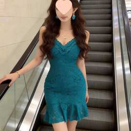 纯欲风性感镂空蕾丝法式轻奢修身吊带连衣裙辣妹显瘦包臀小众短裙