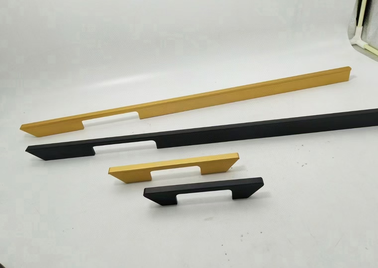 Moderno minimalista de aleación de aluminio puerta del gabinete del armario manija del cajón