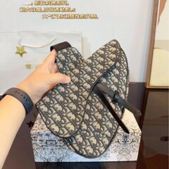 春夏新款男士包马鞍包牛皮邮差帆布翻盖包欧美时尚商务单肩斜挎包