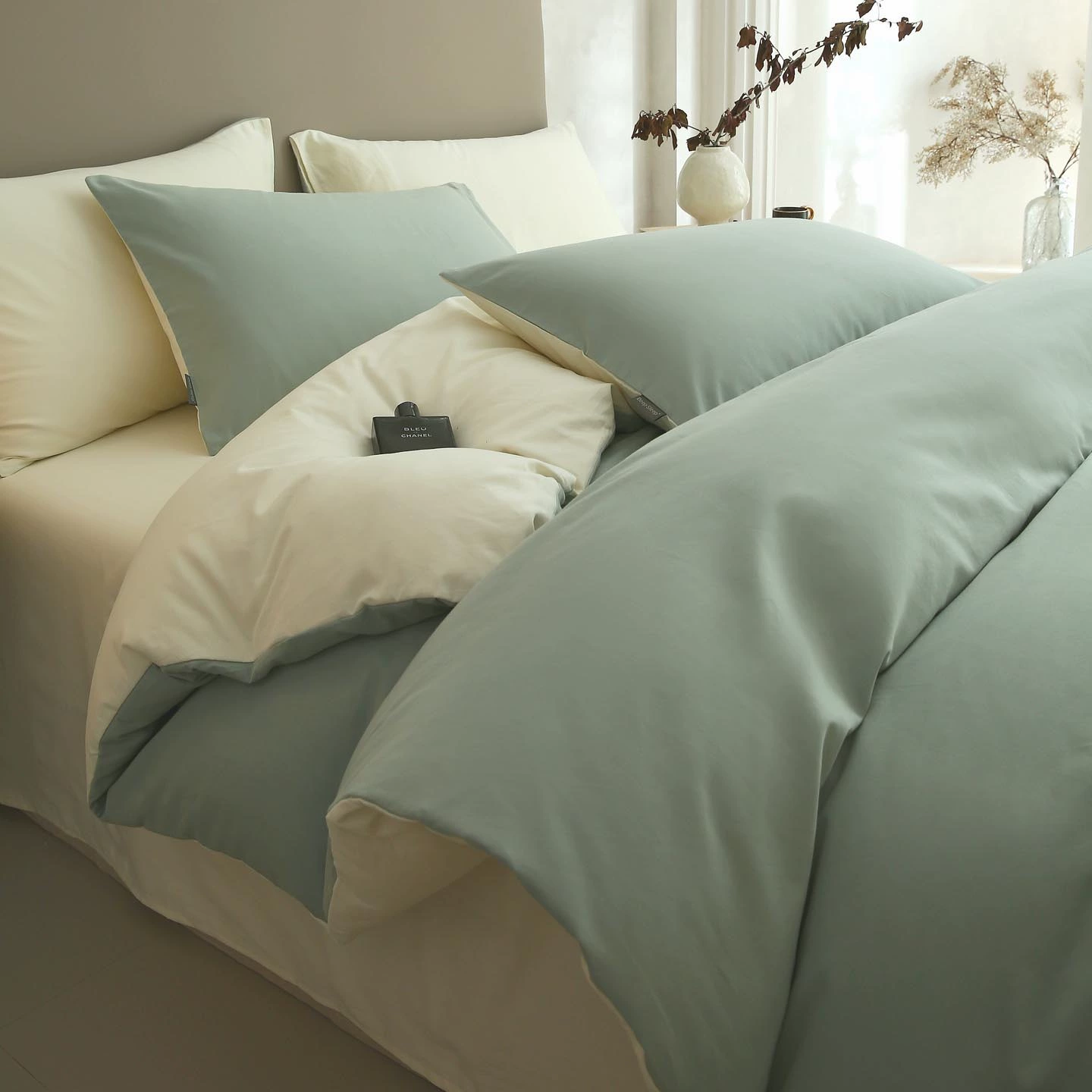 Комплект постельного белья из 100% длинноволокнистого хлопка класса А, однотонный, начесанный, из четырех предметов, утолщенный, для осени и зимы, включает простыни и пододеяльник.