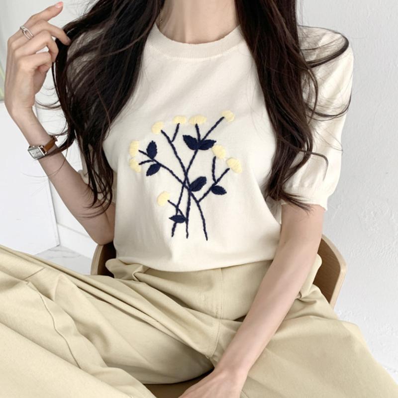 韩国chic夏季休闲奶油杏圆领套头宽松休闲刺绣花朵短袖针织衫上衣