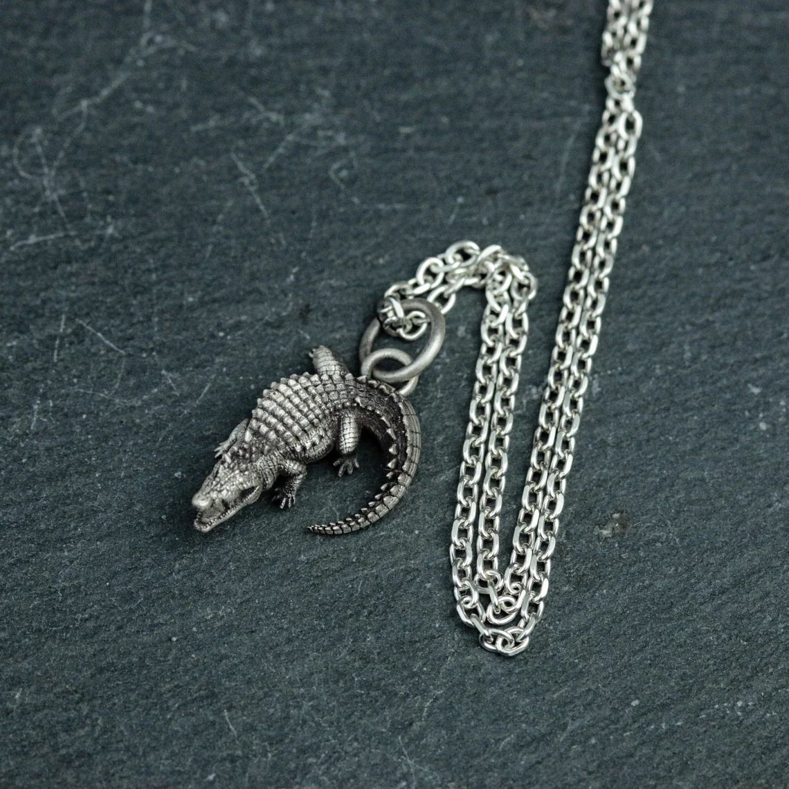 악어 목걸이
