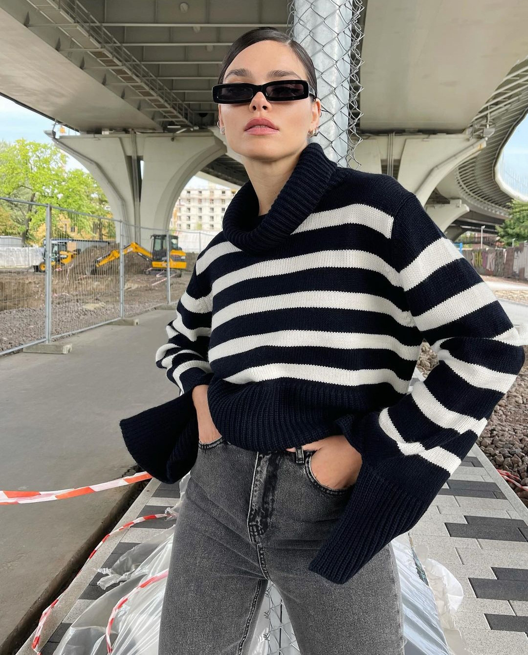Pull décontracté pour femme avec fente aux poignets et col roulé_voghion.com