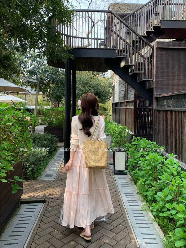 フレンチロマンチックなレースステッチピンクサスペンダードレス女性のための 2025 夏の新しい日焼け止めカーディガンツーピーススーツ|undefined