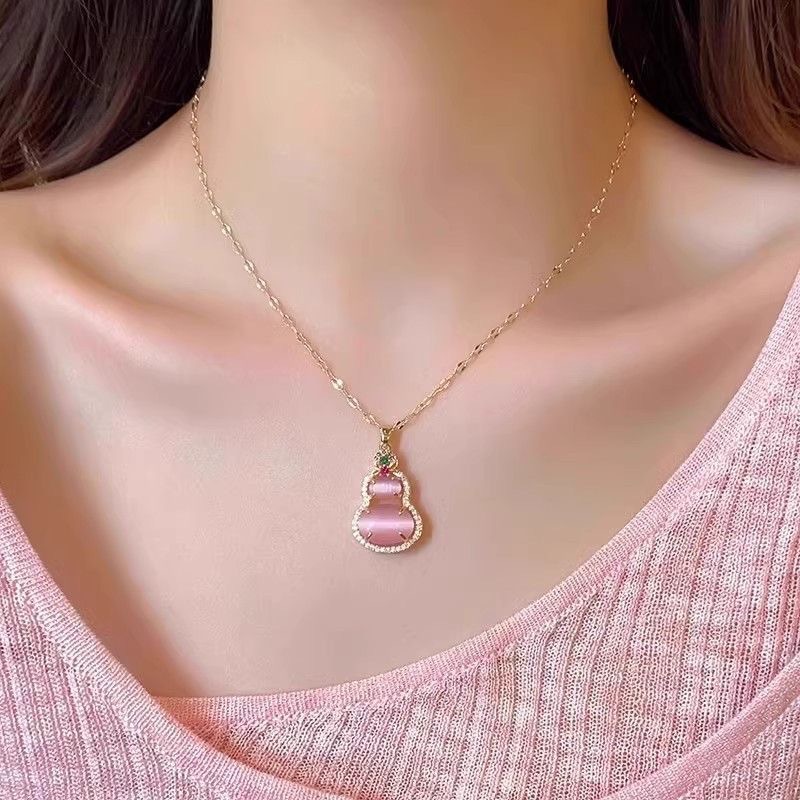 Collar con colgante de calabaza para mujer, lujo ligero, nicho, avanzado 2025, nueva cadena de clavícula explosiva, regalo del día de la madre para mamá