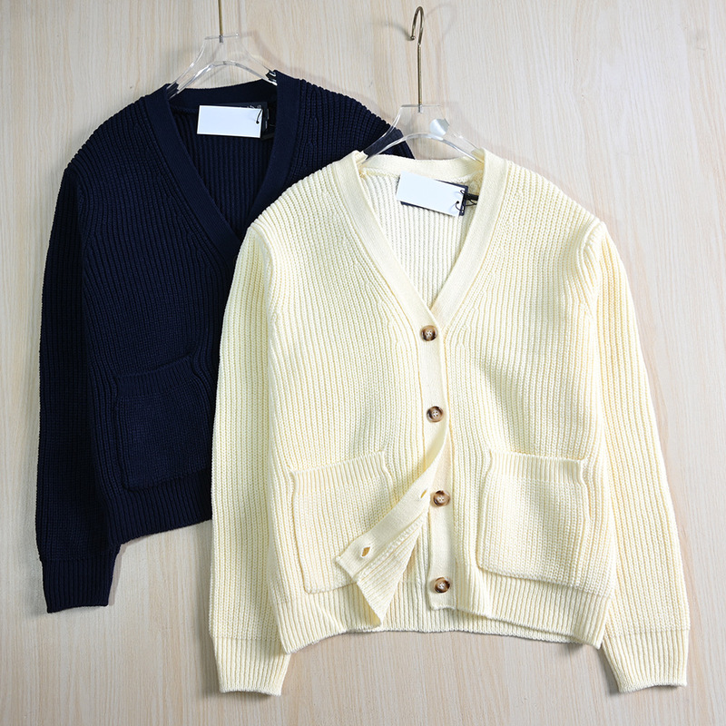 Siqi Women's Clothing 12/12 American Single Thick Knit Exquisite Small Embroidery Logo V-Neck Buttoned Knit Cardigan