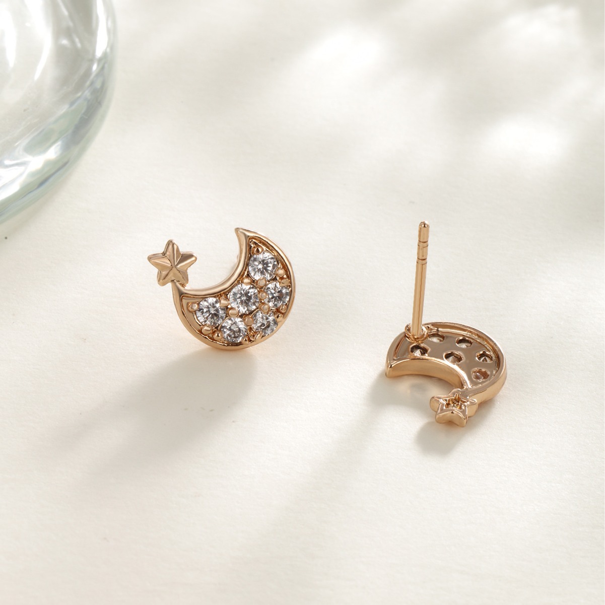 Joyería Xuping aleación de diamante completo pendientes de zircón ligero de lujo de alto nivel sensación de pendientes lindos japoneses y coreanos pendientes de luna estrella para mujeres