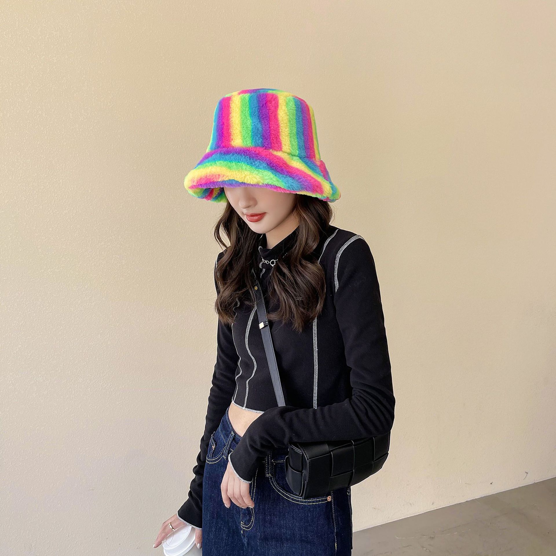 High-profile Figure Ht Hat Female Autumn And Winter Korean Fashion All-matching Fisherman Hat Lamb Wool Winter Suitable For Round Faces Plush Bucket Hat display picture 8