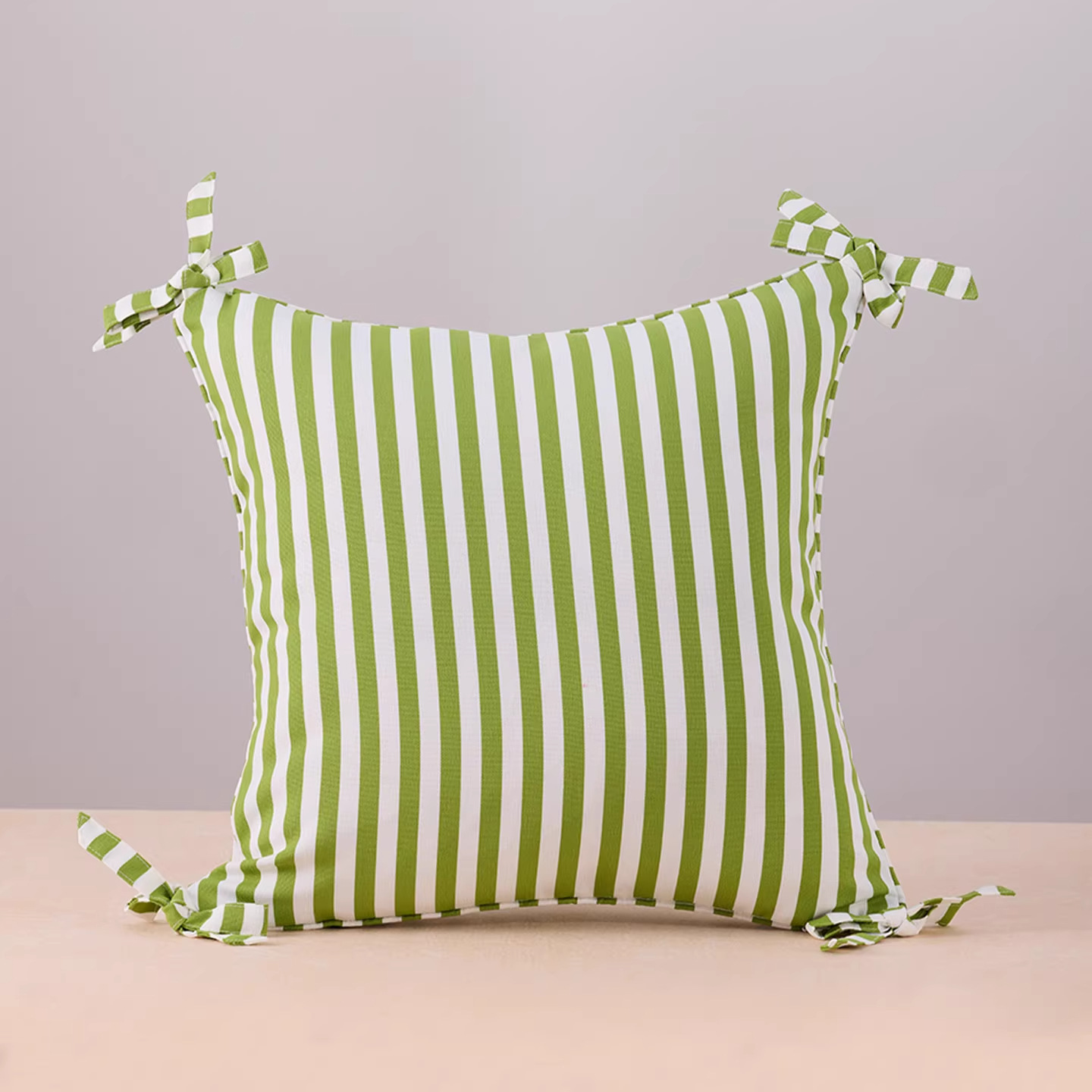 Verde tierno blanco rayas arco almohada impermeable