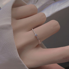 四葉の指輪の女性の大衆の設計の高級感はシンプルで、色が落ちません。