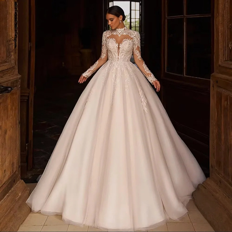 Simple and Light Wedding Dress 2026 New Style Slim Fit High-Necked Bridal Gown with a Train for Travel Photos, Makes You Look Slimmer