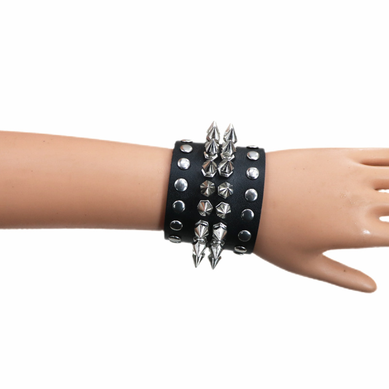 铆钉皮质手链朋克摇滚风饰品潮流百搭夜店夸张手环哥特手腕带手镯