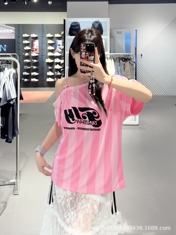 夏の新ファッション快適な半袖斜め襟オフショルダースポーツカジュアル半袖サッカートップ Tシャツ女性|undefined