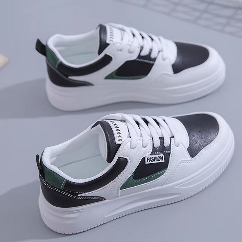 Versión coreana de las zapatillas de deporte de diseño de nicho de ocio para estudiantes, marea 2025 nuevo estilo Harajuku, estilo de Hong Kong, zapatillas de deporte de fondo plano para mujer