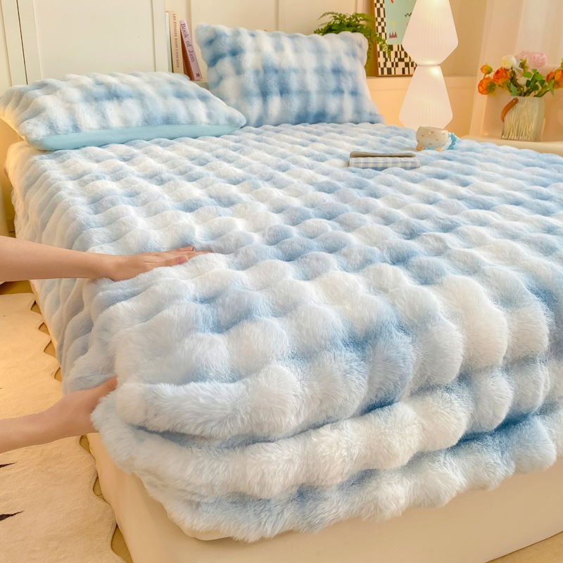 Invierno leche de cama de terciopelo grueso con tres piezas de colchón de terciopelo de coral cálido hogar cubierta de protección de colchón de terciopelo de coral para una sola persona más cubierta de edredón