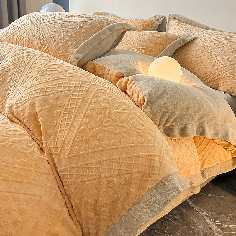 Cama de terciopelo de leche tallada con cuatro piezas de cama de terciopelo de coral de otoño y invierno con sábanas de cama de terciopelo general