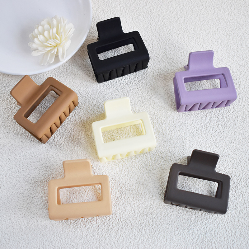 Solid Color Pattern Simple Style Classic Style Solid Color Plastic Resin Stoving Varnish Hair Claws