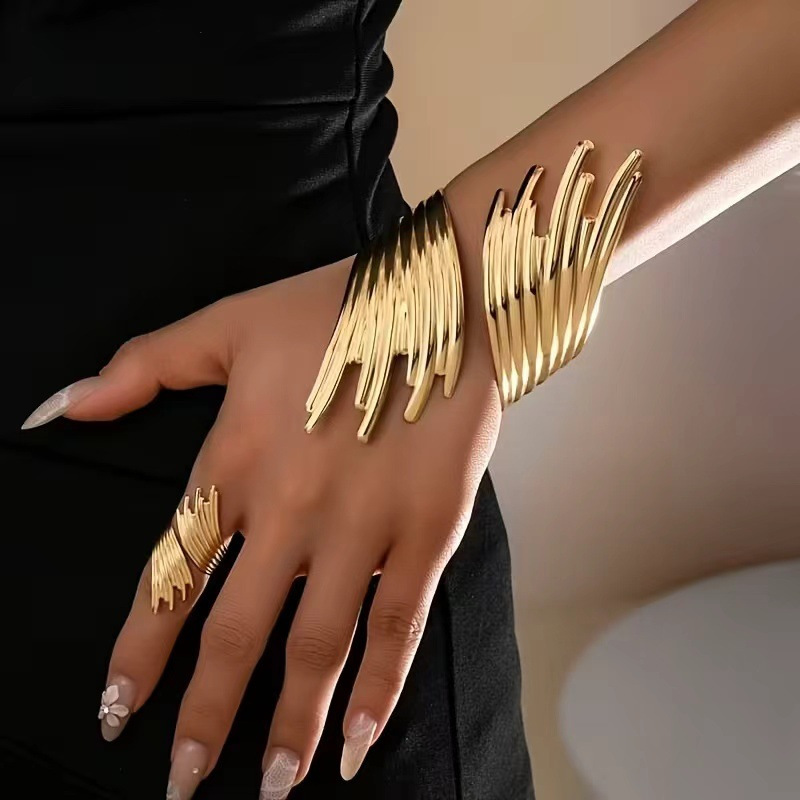 Cross-Border Heavy Metal Winged Bracelet and Ring Set, Trendy Instagram Style, Personalized Adjustable Open Ring and Bracelet Set Cross-Border Heavy Metal Winged Bracelet and Ring Set, Trendy Instagram Style, Personalized Adjustable Open Ring and Bracelet Set