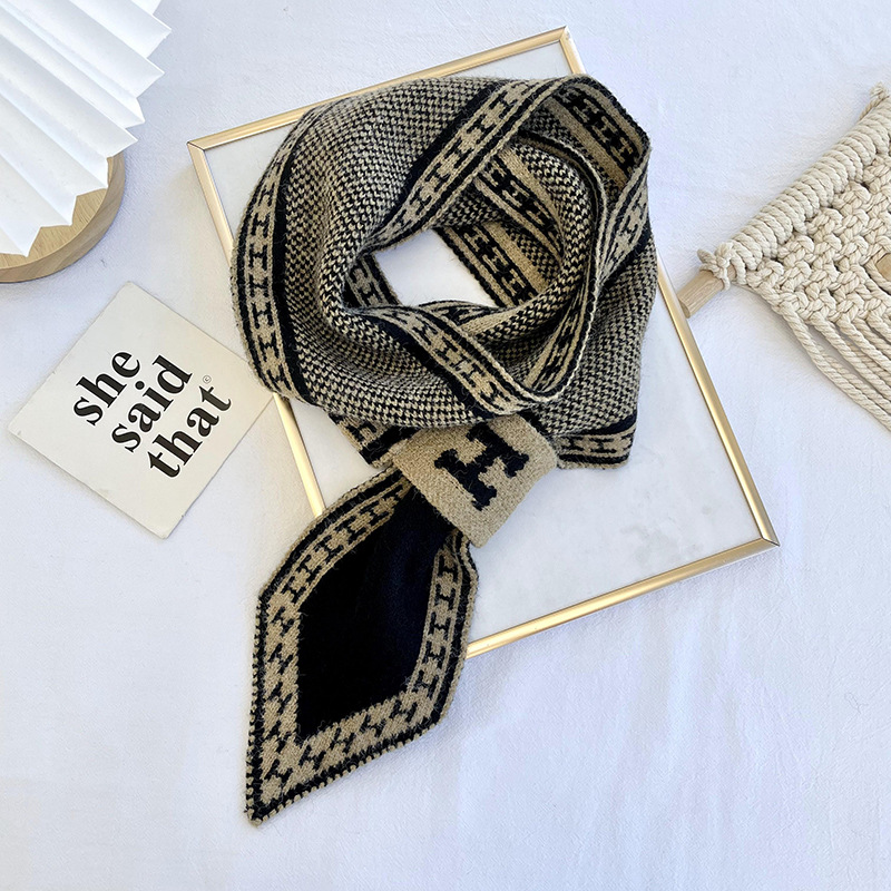 Corea Del Sur Dongdaemun Nueva H carta pequeña bufanda del oído de las mujeres del otoño y el invierno versátil larga de punto engrosada bufanda caliente