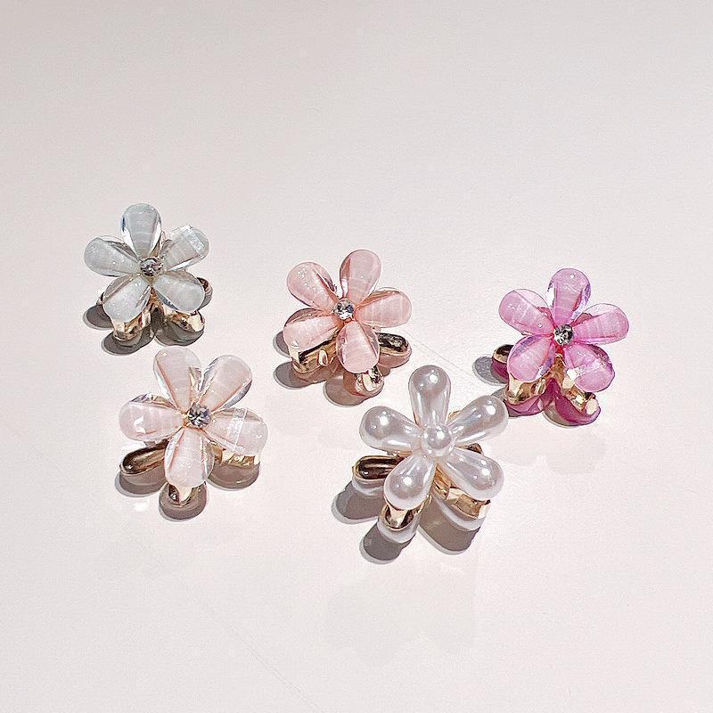 Palace Style Headwear Artistic Retro Hairpin Side Bangs Shark Clip Internet Popular New Style Small Flower Grab Clip Metal Hair Accessories Palace Style Headwear Artistic Retro Hairpin Side Bangs Shark Clip Internet Popular New Style Small Flower Grab Clip Metal Hair Accessories