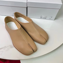 マギラの新型の足の指の靴の女性の小さい大衆の平底は簡単で心地良くて柔らかい皮の浅い口の1足は怠け者の豚の蹄の靴を漕ぎます。