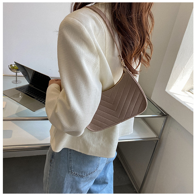 Women's Small Canvas Stripe Streetwear Pillow Shape Zipper Underarm Bag display picture 1