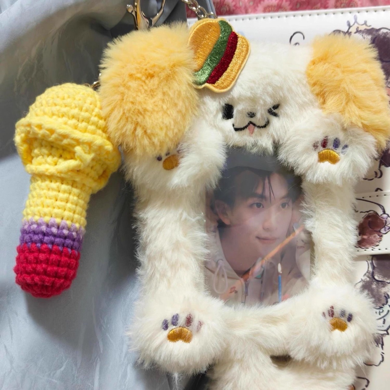 Huang Zi Hongfan alrededor de la tarjeta de peluche de perros de hamburguesas 3 pulgadas tarjeta de almacenamiento de paquete de bolsa de decoración colgante
