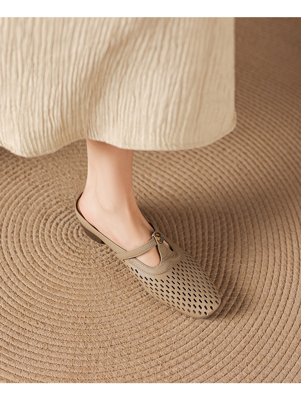 Dép sandal nữ quai chữ V da dê, gót thấp 3,5 cm, mũi kín hở gót — màu trắng ngà chi tiết 12