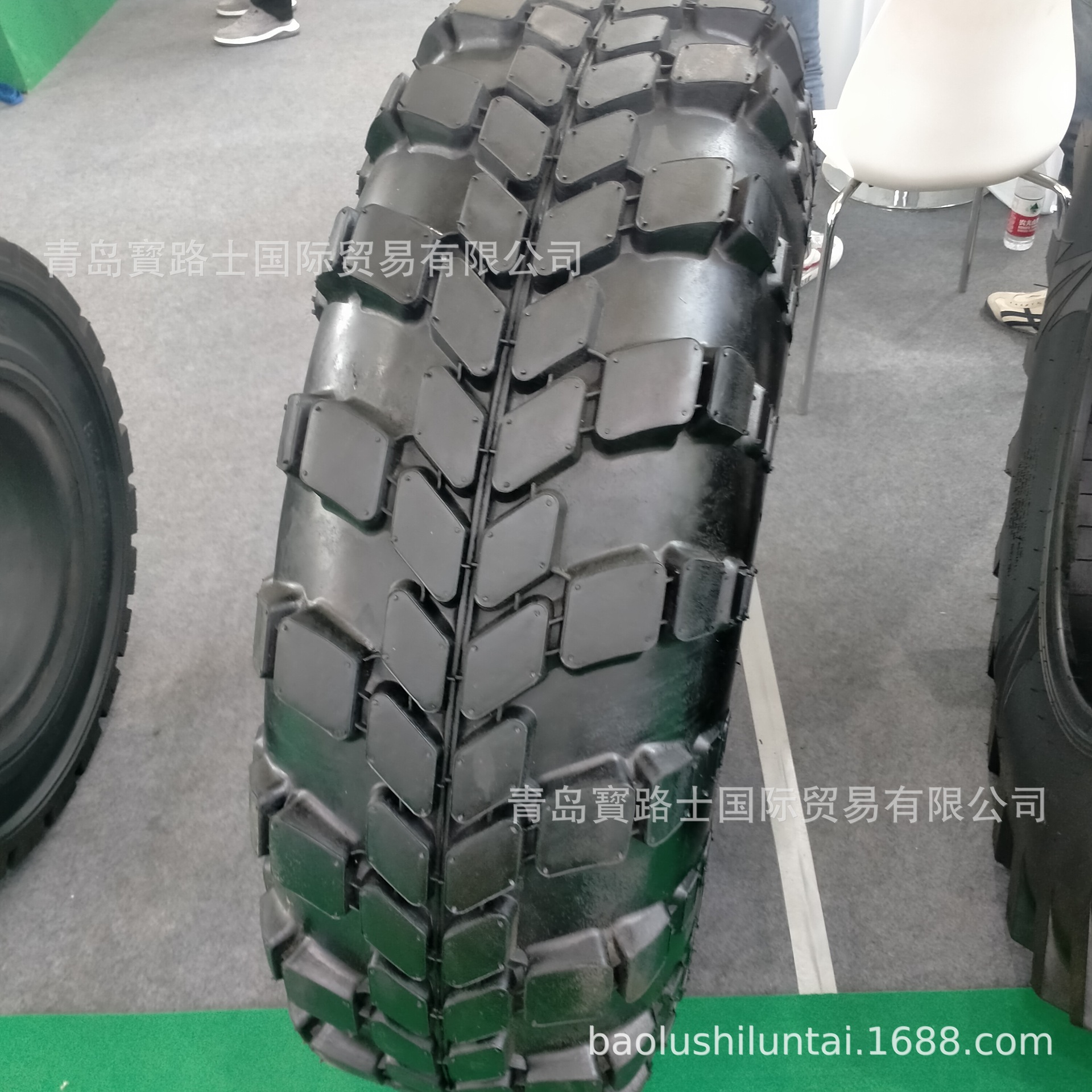 运输车轮胎 13.00-18  越野车轮胎  块花