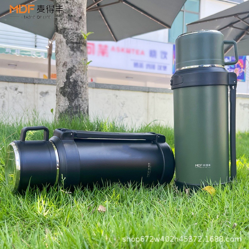 Custom wholesale 304 stainless steel large-capacity kettle, portable for outdoor use, with a carrying strap, simple design, home-use insulated kettle