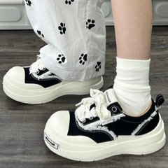 包帯キャンバス靴黒と白のカップルの大きい頭の靴の国の潮の厚い底の男女のファッションは百合で高くなります。