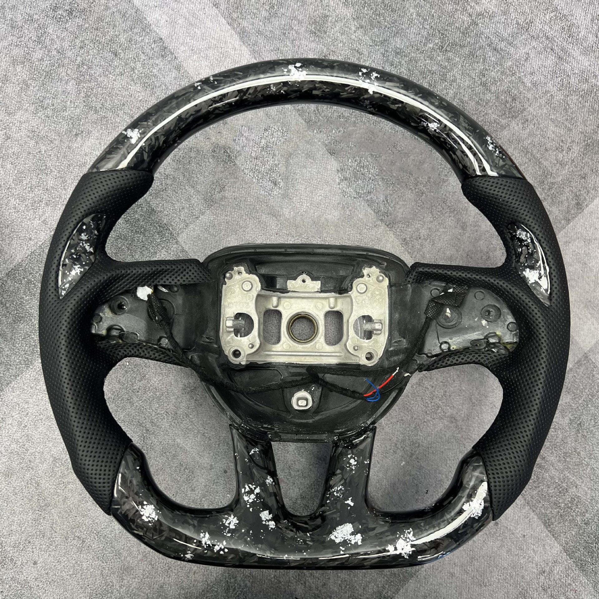 Customized Carbon Fiber Steering Wheel Suitable for Dodge Challenger Srt Dodge Hellcat Charger Modified with Led Lights