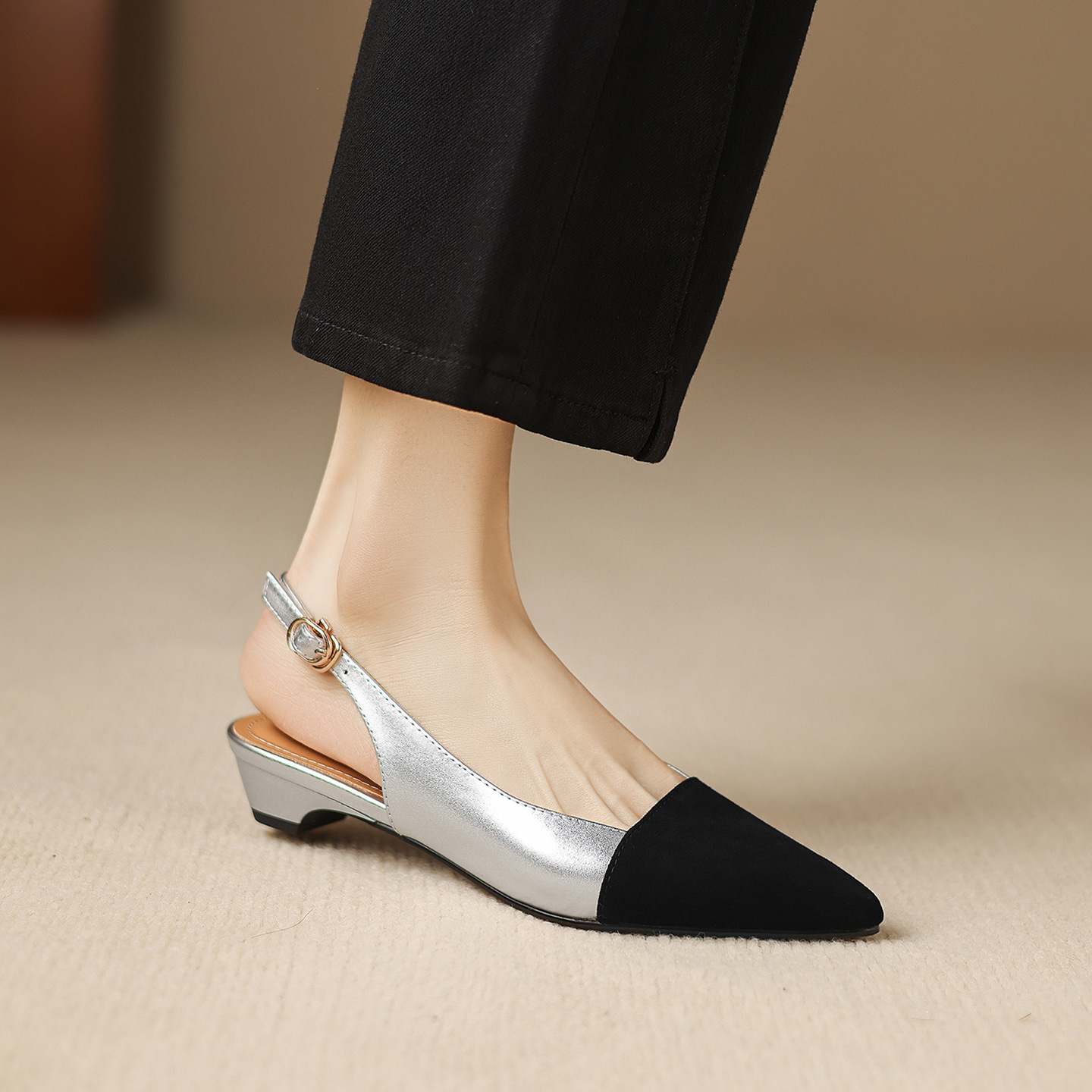 Sandal nữ gót thấp 2,5 cm mũi kín quai hậu phong cách tiểu hương — đen