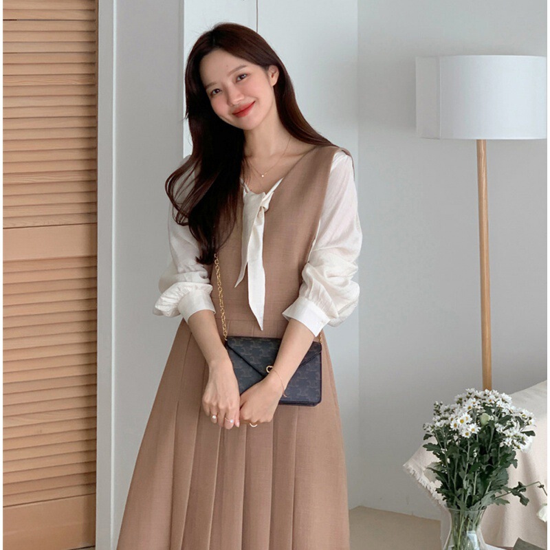 Korean version of autumn dress temperament led bottoming long sleeve shirt + V-neck suspender skirt pleated vest skirt two-piece suit