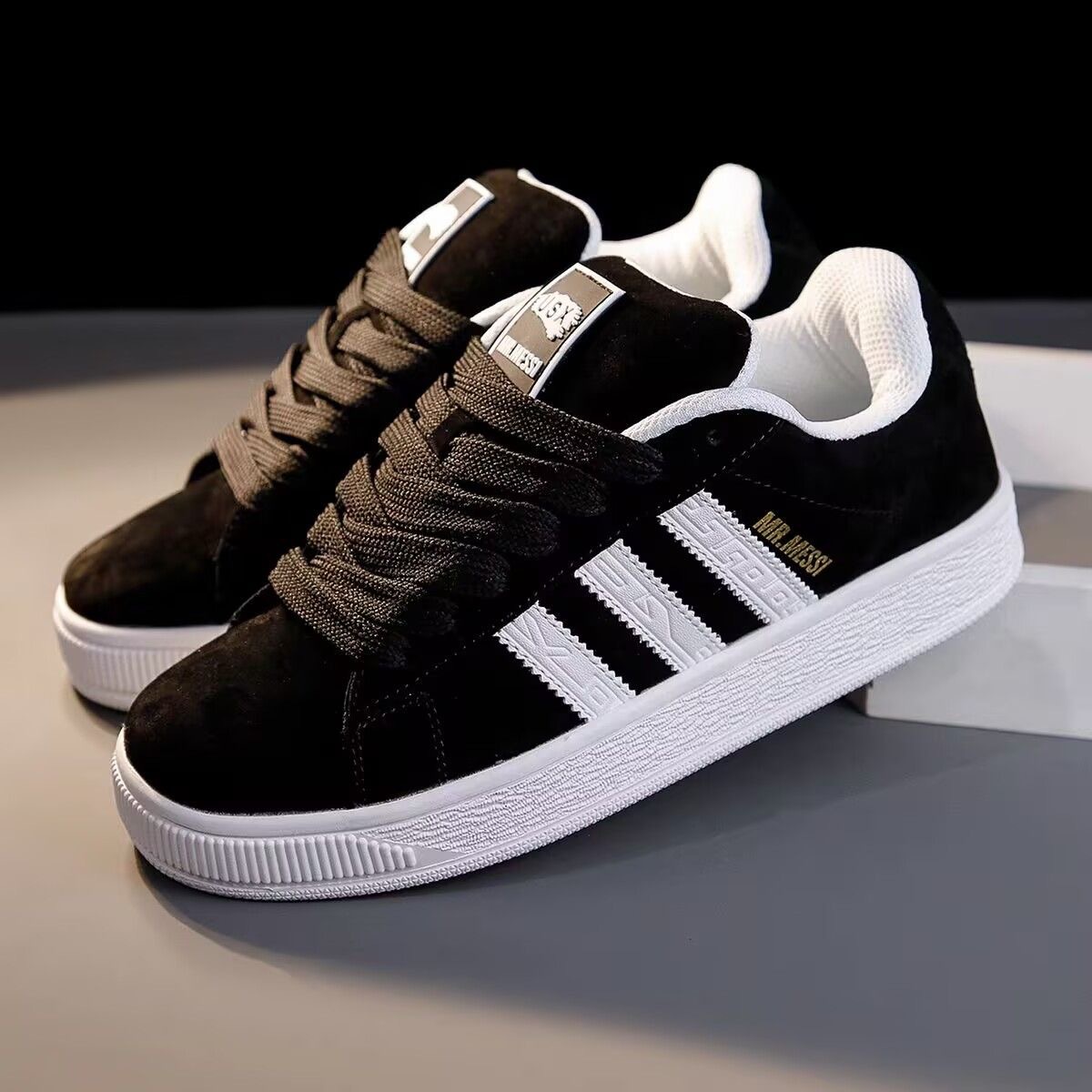 Zapatos gruesos, zapatos de pan, otoño, nuevos zapatos de pareja de aumento de corte bajo, hombres y mujeres, el mismo estilo, zapatillas clásicas retro de la calle