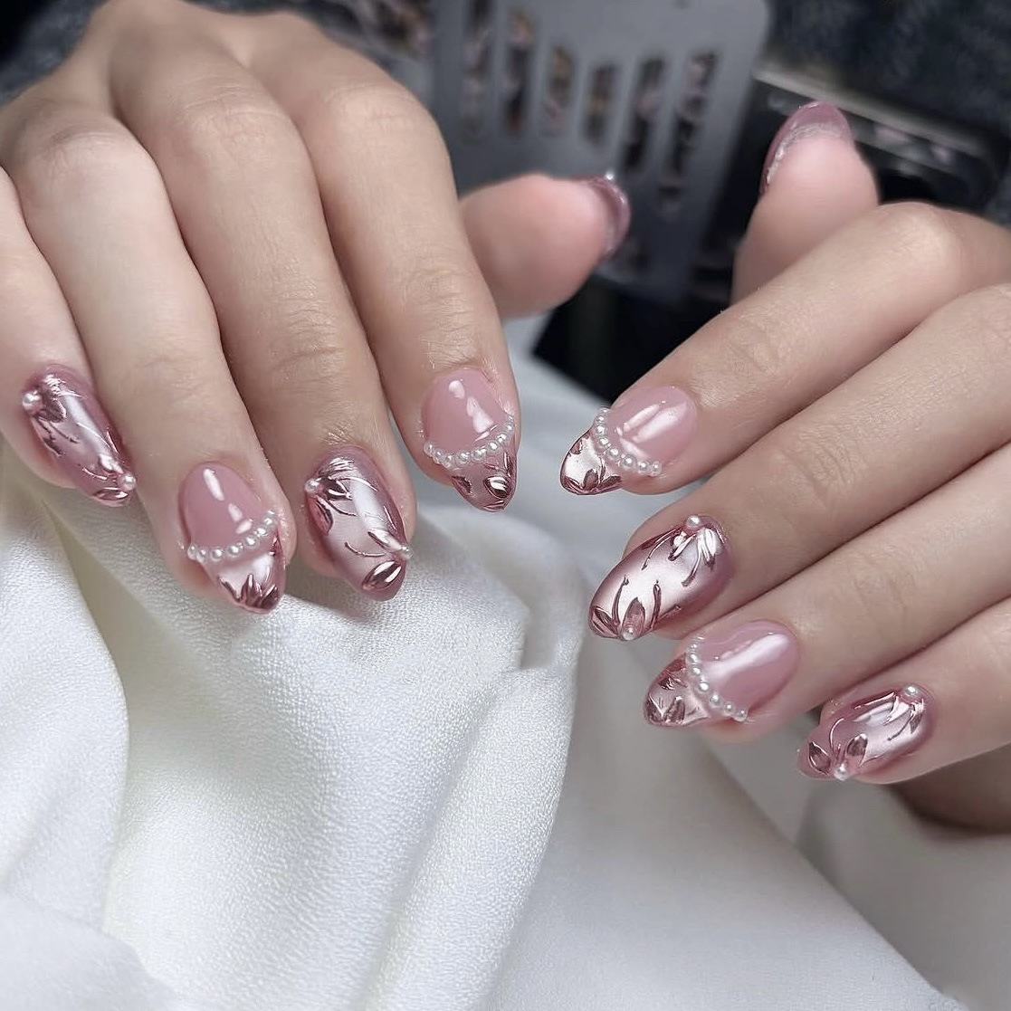 Purple French-Style Gilded Small Flower Press-On Nails, Ultra-Short Almond Pearl Cat-Eye Manicure, Popular on Instagram, Cross-Border Hot-Selling Sweet Girl Style