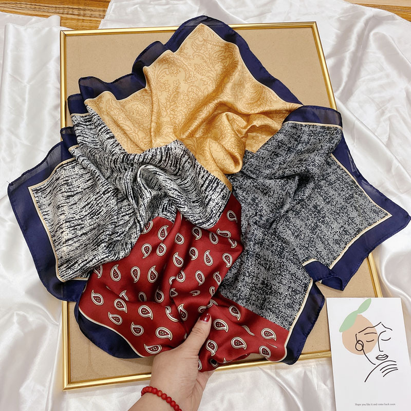 シルクタオルの小さい方のタオルの女性の百合の装飾のマフラーは服の店の秋の服とシャツの糸の服の腰の実のマフラーの現物を配合します。|undefined