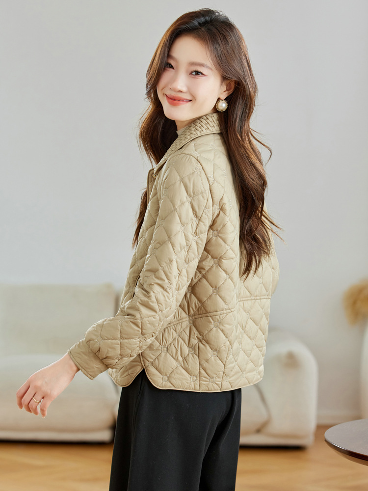 Capa de algodón de mujer otoño y invierno nueva mujer con solapa de diamante corta y ligera chaqueta de moda de algodón W5553