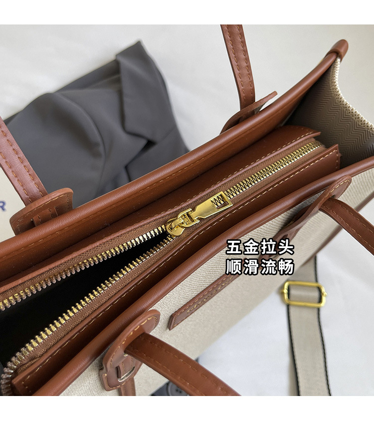 A new 2024 popular and versatile crossbody bag for women's commuting, a stylish tote bag undefined