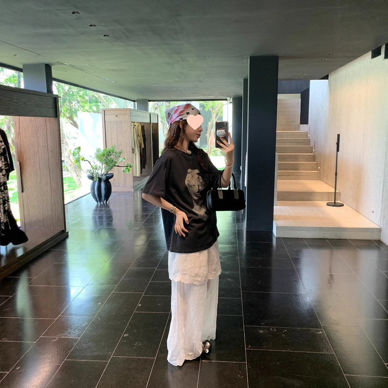 ル・ルージュ 周美美 エステティックハンター アート石膏像プリント ラウンドネック 右肩ルーズ Tシャツ|undefined