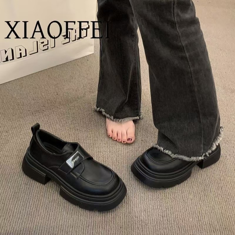 Zapatos de cuero pequeños de estilo británico para mujer otoño 2025 nuevo estilo primavera y otoño retro todo-fósforo con falda de fondo grueso Love zapatos individuales