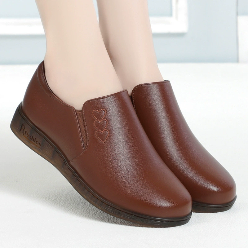 Весной и осенью с мягкой подошвой для среднего и пожилого возраста, удобная Легкая однотонная непромокаемая нескользящая обувь для мам больших размеров, модная женская кожаная обувь