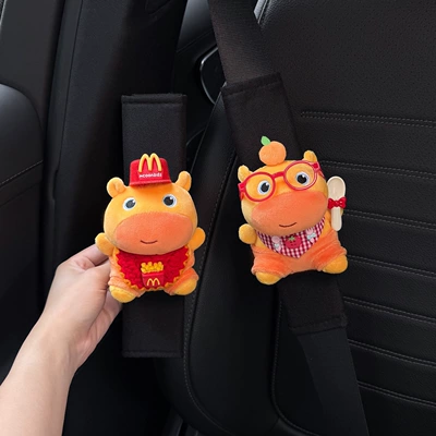 Capybara Lulu car seatbelt: Seat belt shoulder pad - m-dangdanglulu-eating-dangdanglulu