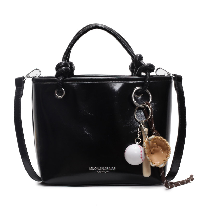 Bolso de mano súper caliente para mujeres 2025 nuevo estilo universal simple de hombro mochila de moda casual bolso de cubo