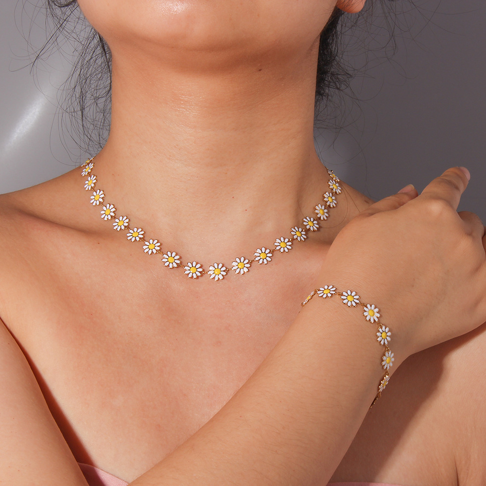 7g Weight Bracelets, Necklace Classification 1 Piece Quantity Daily Occasion 304 Stainless Steel Material Daisy Pattern All Seasons Season Women's Gender Plating Design Elegant Style Wholesale Jewelry Elegant Daisy 304 Stainless Steel Plating Bracelets Necklace 6